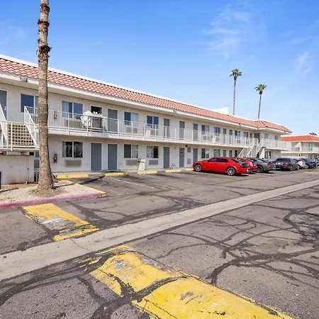 Super 8 By Wyndham Phoenix West